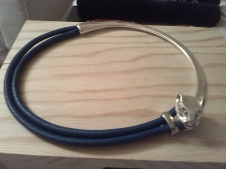 cod.00004. Gargantilla semidura cabeza puma. NOVEDAD